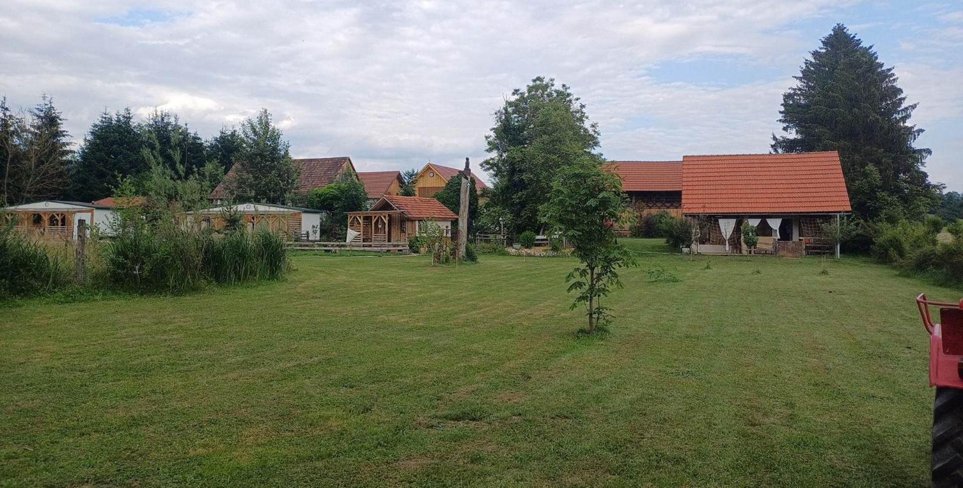 Edenski Vrt Ivancna Gorica Екстериор снимка